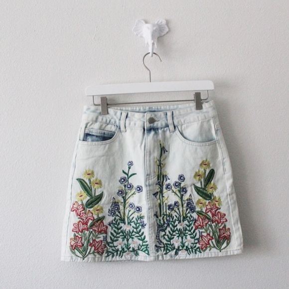 SHEIN Dresses & Skirts - Shein Floral Embroidered Light Wash Denim Skirt L234